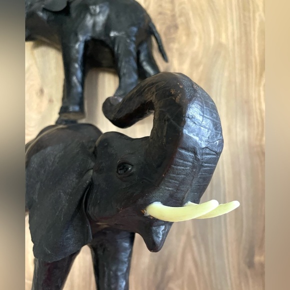 Vintage Leather-Clad Large & Small Black Lucky Upturned Trunk Elephant Set - Picture 7 of 16